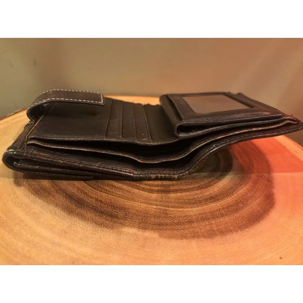 COACH Signature Brown Bi Fold Leather‎ Wallet. Coach Logo